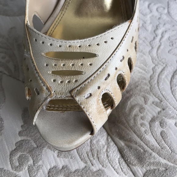 Chinese Laundry Platform Heels - Picture 2 of 7